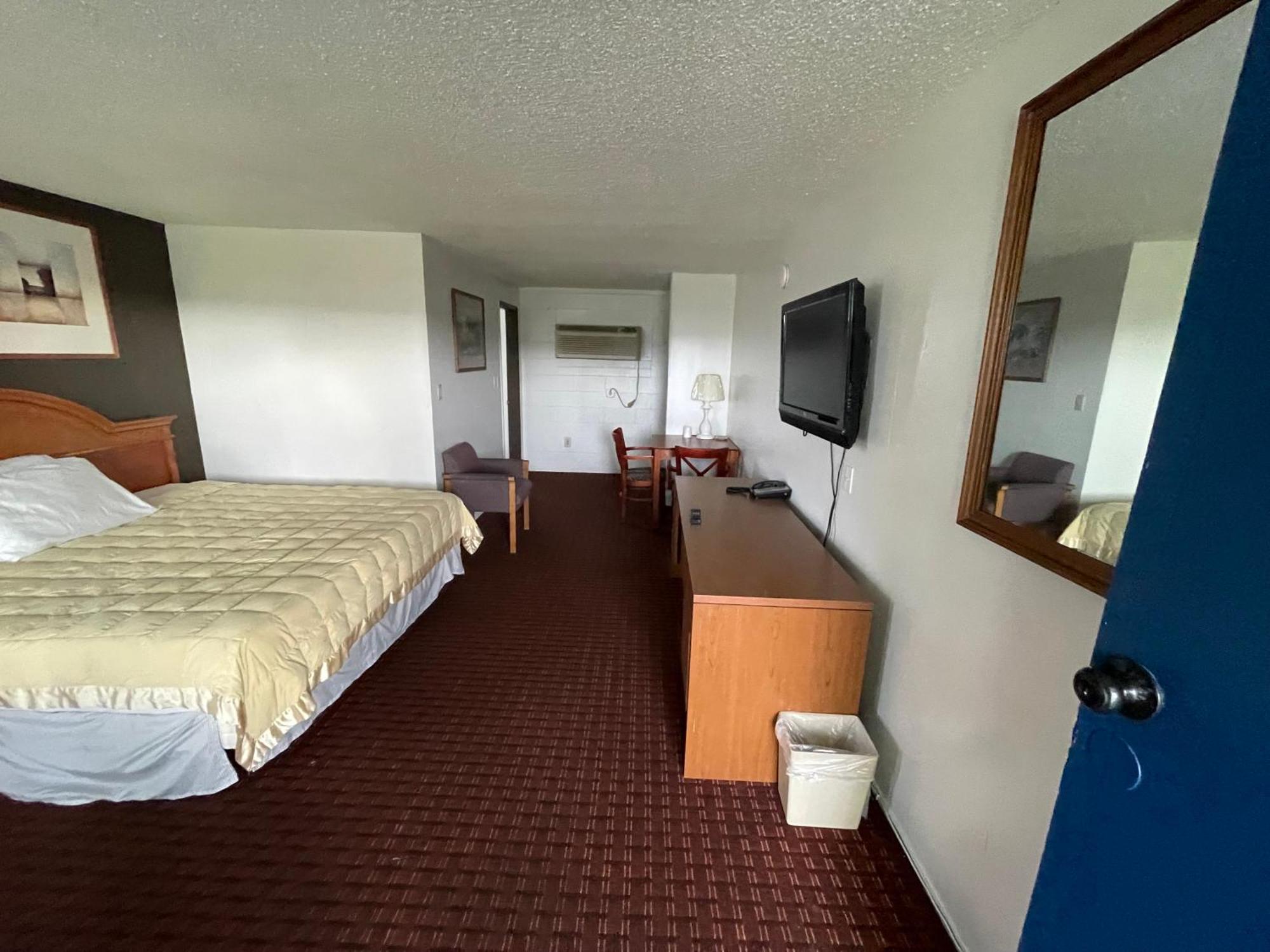 Royal A Motel Auburn Exterior photo
