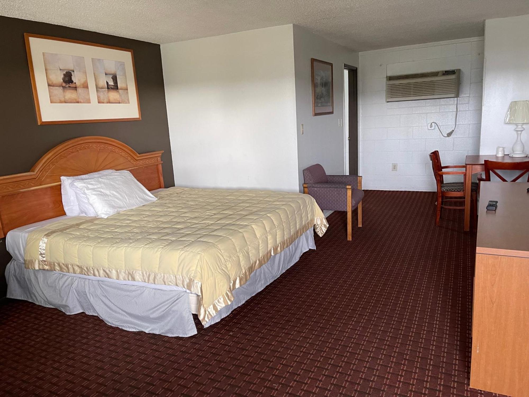 Royal A Motel Auburn Exterior photo